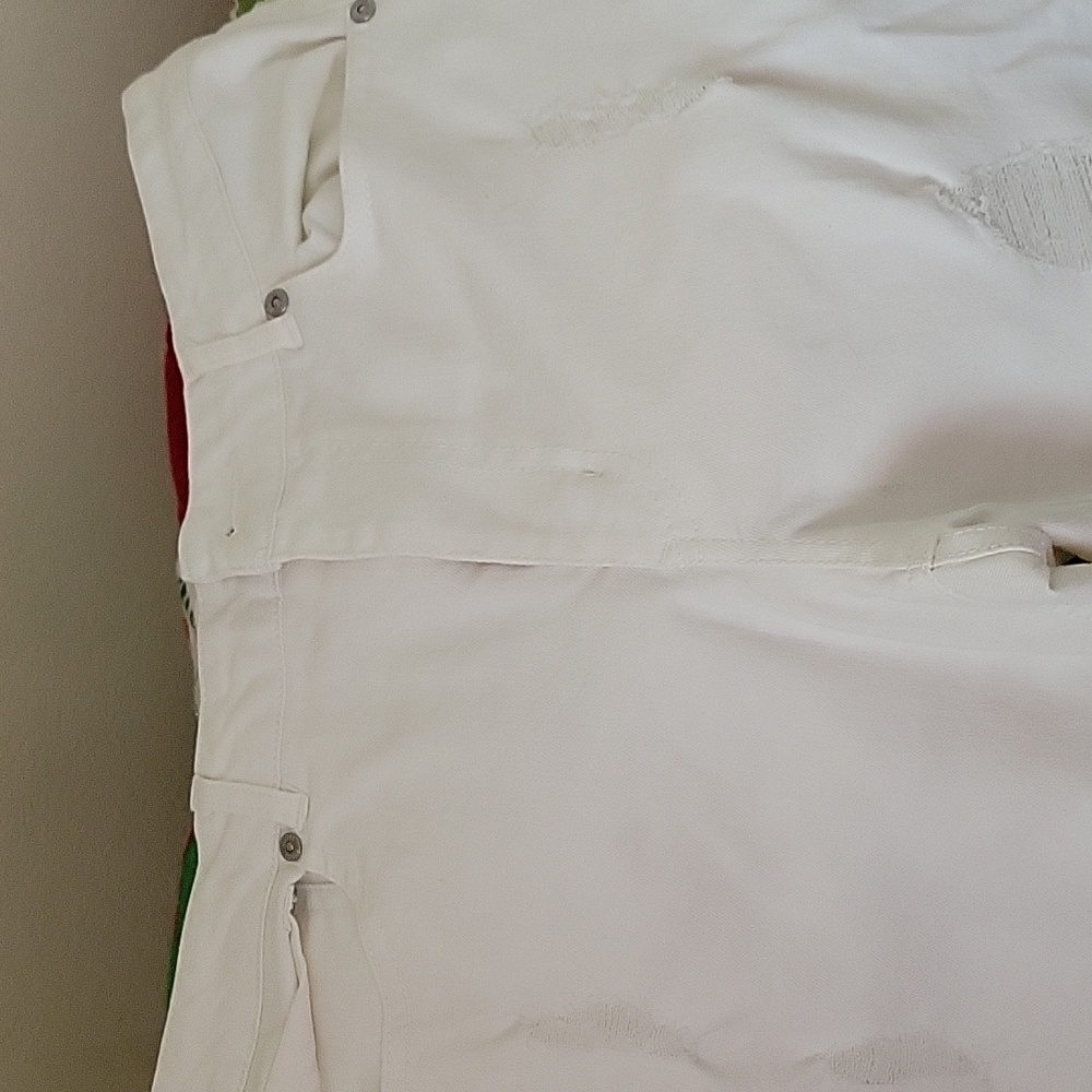 Rue 21 White Distressed Jean